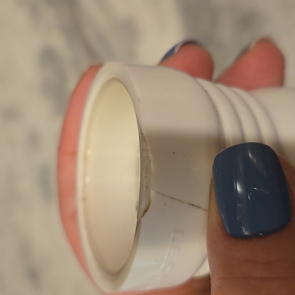 Le Creuset White Salt and Pepper Grinder - Picture 7 of 7